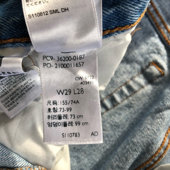 Levis 501 Cropped Jeans Womens 29 Medium Wash Denim Button Fly Distressed Casual - Picture 12 of 16